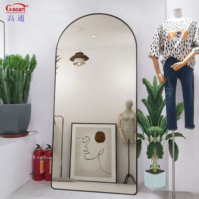 Migliora il tuo camerino con il nostro specchio ad alte prestazioni