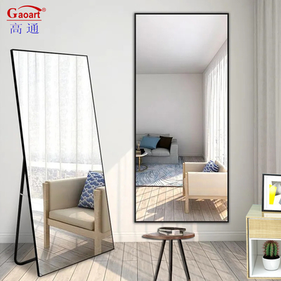 Specchio da bagno in stile contemporaneo per tutta la lunghezza del corpo in bagno e casa di vestiti
