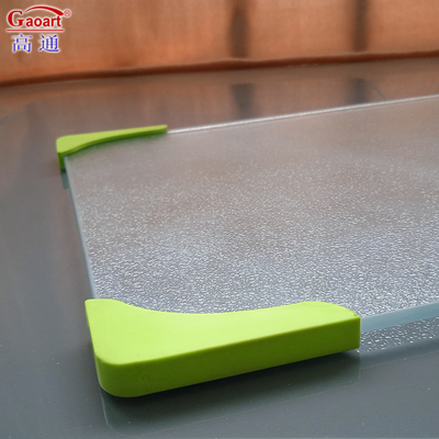 Tavola da taglio di vetro da cucina per ogni stagione con design temperato per 4 angoli