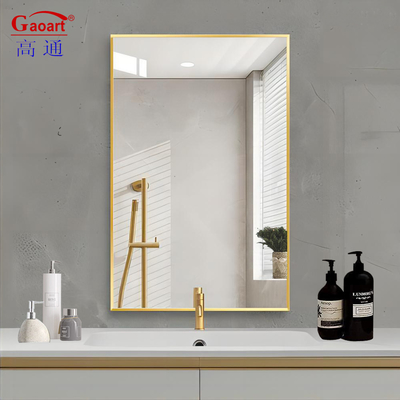 Crea una casa di lusso con uno specchio elegante montato sul muro