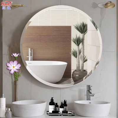 Eleva il tuo design del bagno con lo specchio senza cornice