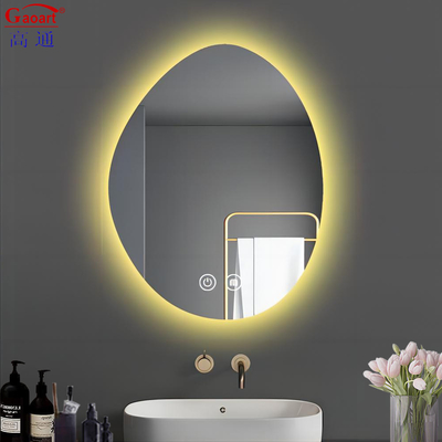 Prova la comodità del nostro specchio LED per il tuo bagno