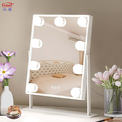 Ottieni l'illuminazione perfetta per la tua routine di bellezza con Hollywood Mirror
