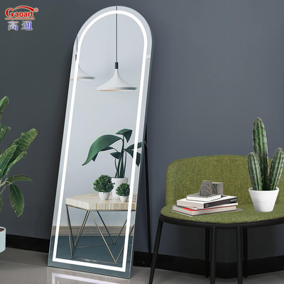 E uno stile specchio LED per il tuo progetto di trasformazione del bagno
