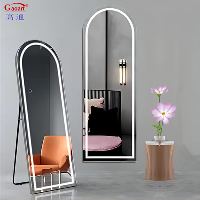Scopri l'ultima novità nell'illuminazione del bagno con lo specchio LED