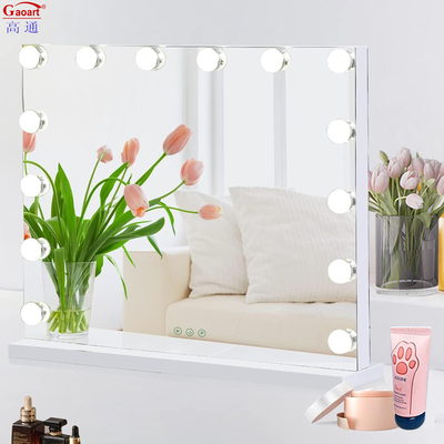 Migliora la tua esperienza di trucco con il design di Hollywood Mirror