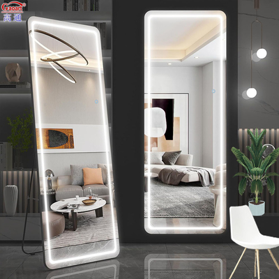 Scopri gli ultimi disegni di specchietti a LED per un bagno moderno