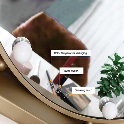 Ottieni l'illuminazione perfetta per la tua routine di bellezza con Hollywood Mirror