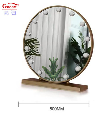 Ottieni l'illuminazione perfetta per la tua routine di bellezza con Hollywood Mirror