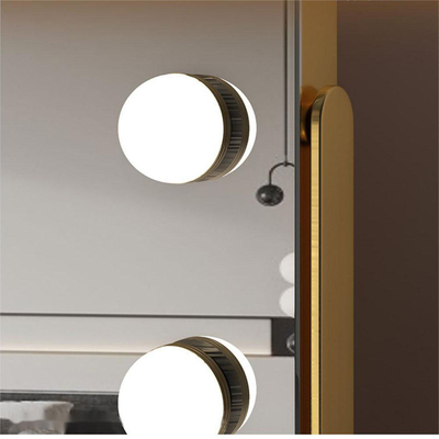 Ottieni l'illuminazione perfetta per la tua routine di bellezza con Hollywood Mirror