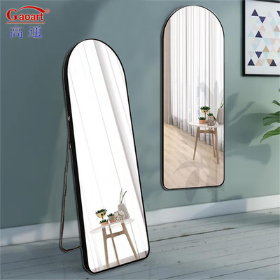 Vivi confortevolmente e con stile con il nostro specchio di vestiario e il nostro design resistente