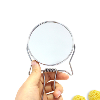 Trasforma la tua routine di trucco con la nostra performance e il nostro design per lo specchio del trucco