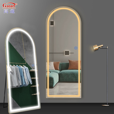 Scopri la versatilità dello specchio LED per il tuo bagno