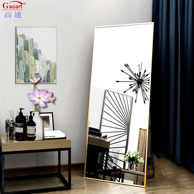 Aggiungete eleganza e funzionalità con uno specchio da vestiario per casa vostra