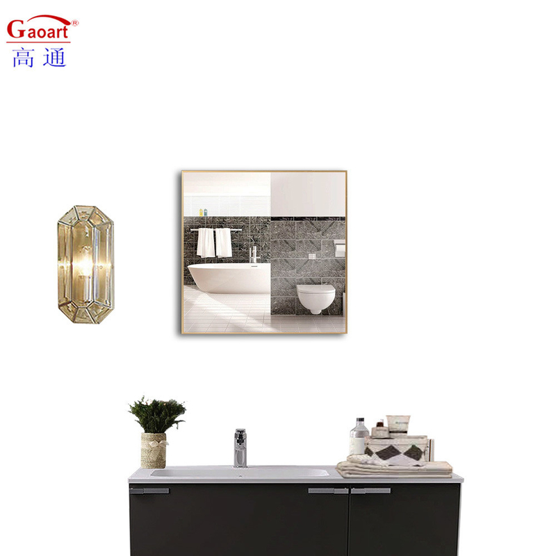 Grandi specchietti di pavimento in metallo in alluminio in oro con base per parete nera di taglia personalizzata