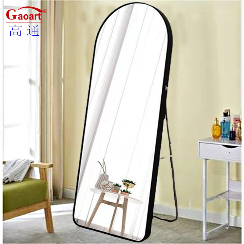 Specchio di parete in piedi contemporaneo Oro metallo Specchio ad arco di lunghezza completa per la decorazione domestica