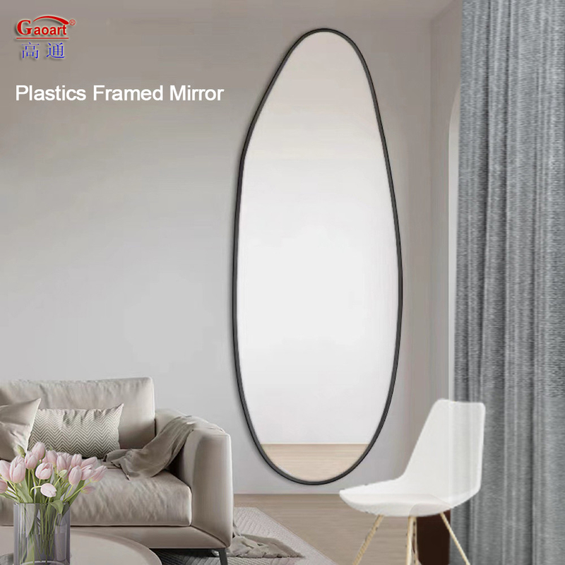 Grande muro di ferro del bagno in metallo decorazione moderna con specchio di vetro e cornice d'oro