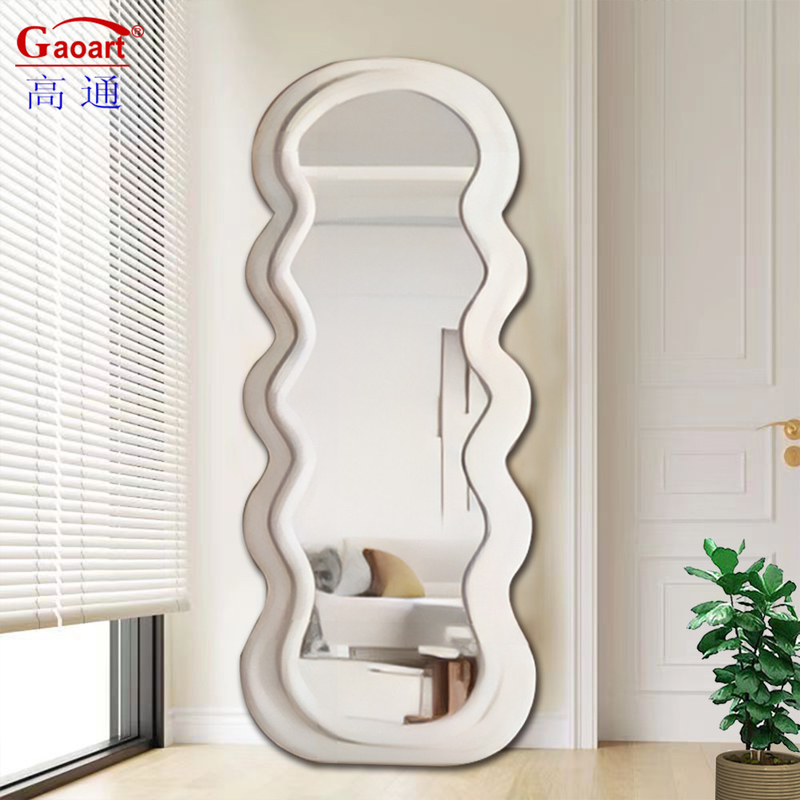 Specchio di vetro MDF Disegno personalizzato Larghezza del telaio Spogliatoio Hotel Art Deco Montaggio murale Specchio lungo personalizzato