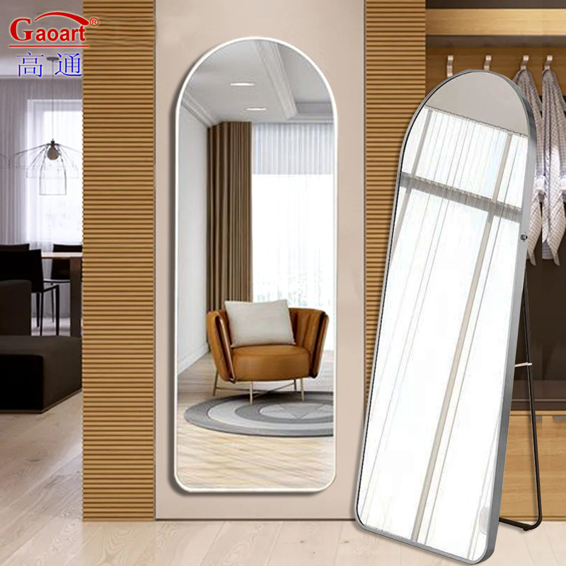 Eleva la tua casa con il nostro specchio di vestiario elegante e funzionale