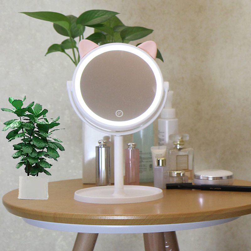 Ottieni l'illuminazione perfetta per il tuo trucco con il nostro specchio di trucco avanzato